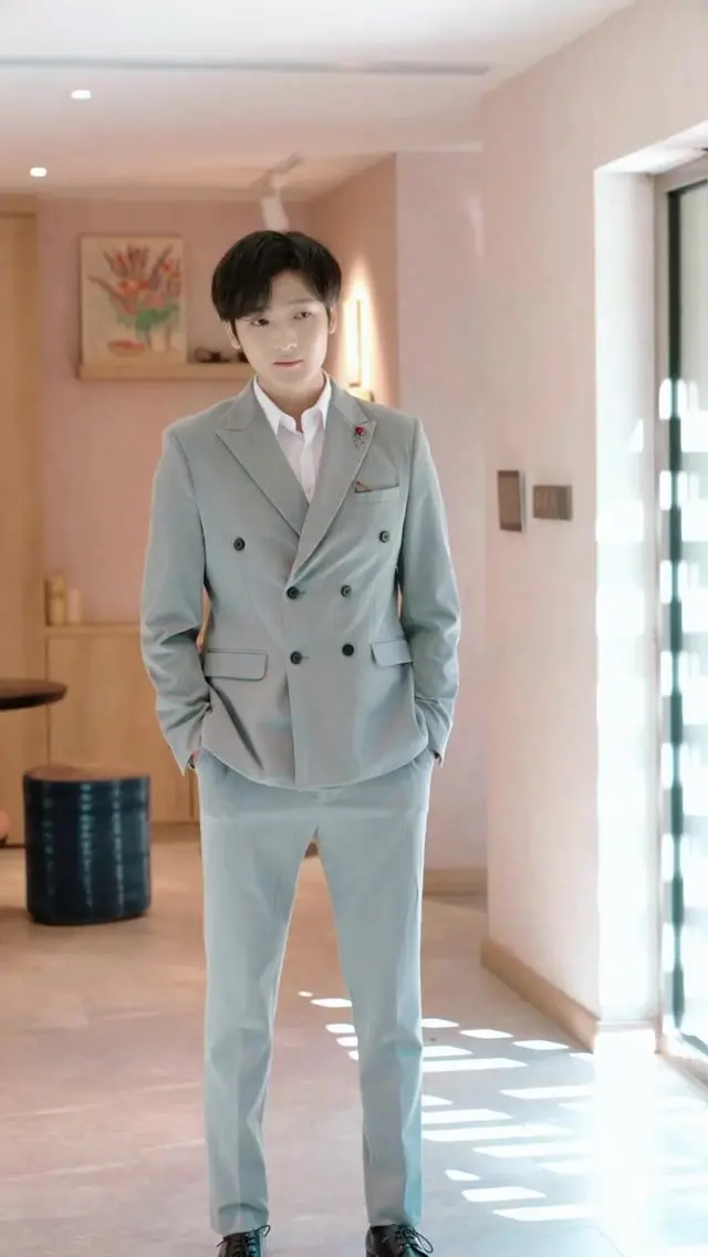 《通天战婿》：赘婿逆袭？看废柴如何变身千亿富豪，赢回女神芳心！