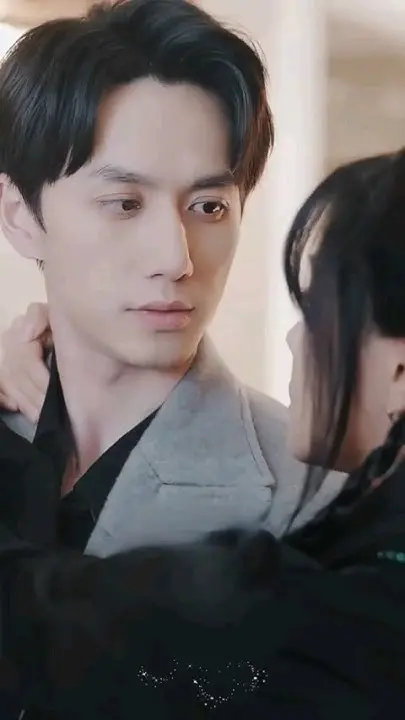 《就想和你谈恋爱》：当爱情遇上现实，打工人的甜蜜心酸恋爱进行时！