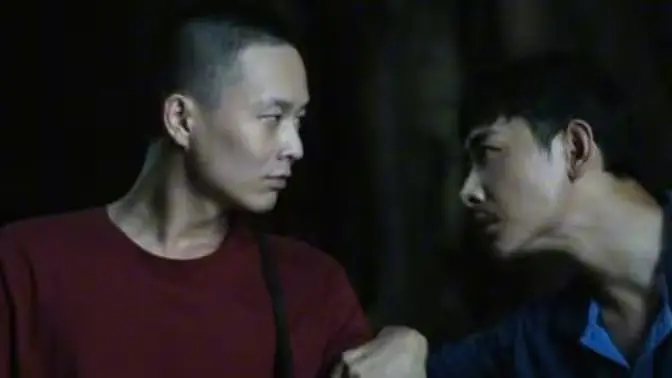 《爱在灰烬中重生》：浴火重生的爱情，在绝望中寻找希望的泪光