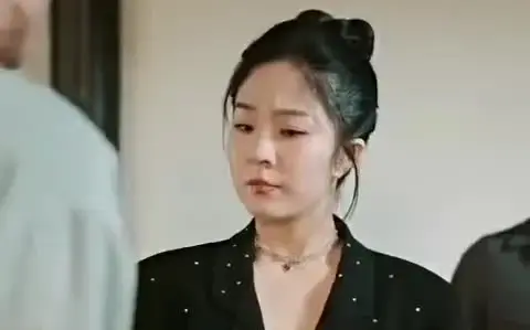 《傲世猛龙》：动作英雄的热血崛起与情感深度剖析